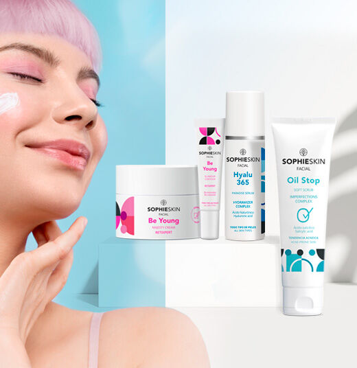 Imagen chica con pelo rosa sonriendo, ojos cerrados y crema en el p&oacute;mulo, al lado cuatro productos Sophieskin